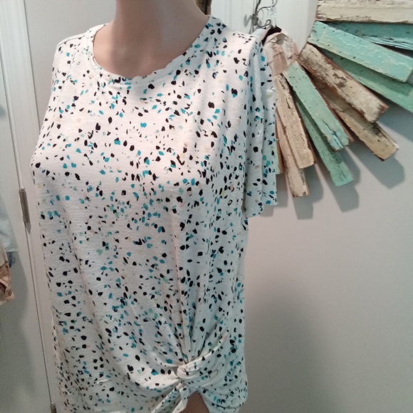 Apt. 9 Tops - Apt. 9 Size M.  Women's White and Turquoise Blue Polka Dot Patterned Short…